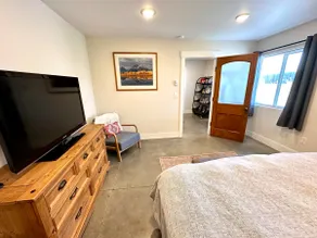 The Wrangler Warehouse Suite-Pets Allowed - Image 4