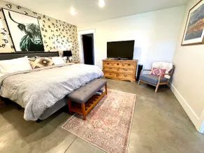 The Wrangler Warehouse Suite-Pets Allowed - Image 3