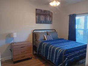 D108 Lovely 1 BR apartment with walk in shower. - Image 3