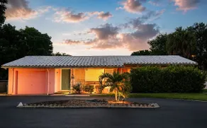 Retro Fla Home • Hot Tub • Pets OK • Walk to Beach - Image 2