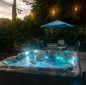 Retro Fla Home • Hot Tub • Pets OK • Walk to Beach - Image 3