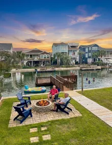 ⭐️Waterfront with dock, kayak, bikes, 4 bdrms, porch & firepit! Bring your boat! - Image 2