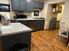 Lovely Basement Apartment, 1 Bdrm, private entry - Image 4