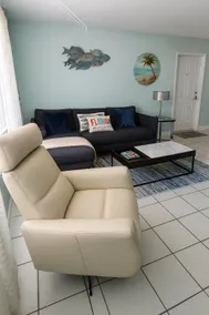 Full condo w/Pool,Walk to Beach&Scenic Dock Access - Image 4