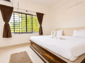 SS Luxury Comforts 2BHK AC service apartment - Image 5