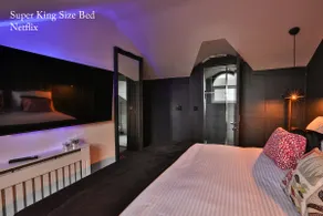 The Rockefeller - Beautiful One Bed Apartment - Image 2