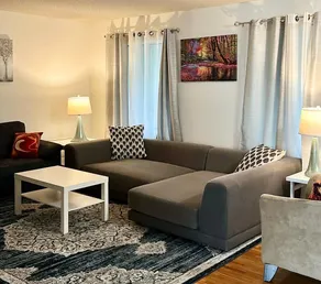 Spacious Home- Centrally located near St. Paul  - Image 3