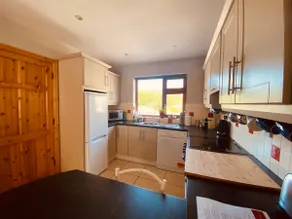 Cosy 3 bedroom townhouse with wood pellet stove! - Image 3
