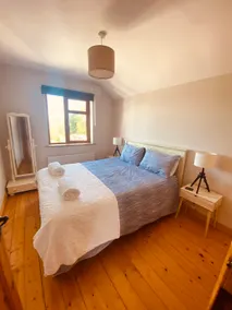 Cosy 3 bedroom townhouse with wood pellet stove! - Image 5