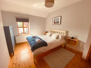 Cosy 3 bedroom townhouse with wood pellet stove! - Image 4