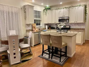 Comfy Deluxe Getaway Suite - Image 4