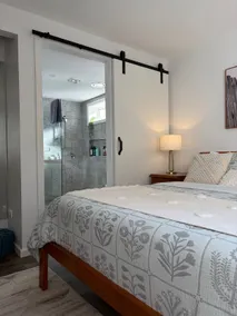 Kates Place - spacious clean + green - Image 4