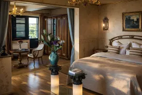 Stunning Manor on Top of the Hills - Image 3