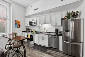 Beautiful Designer 1 BR - Walk to the Quarter! - Image 3