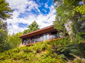 Chalet DesignPur lakefront with private hot tub - Image 2