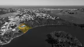 Arukah House - 5BR Waterfront Home with Lake View - Image 5