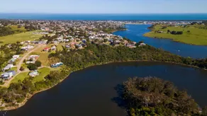 Arukah House - 5BR Waterfront Home with Lake View - Image 4