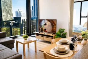 53F Luxury Melb CBD 3BR.2Bath. 8Pax. Free 2Carpark - Image 4