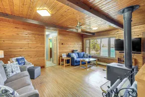 Waterfront 'UP Badger Lodge BnB' on Powell Lake - Image 3