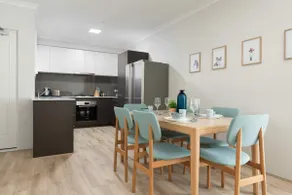 Bright Trendy 3BR Apt - Walk to River & Shops - Image 3