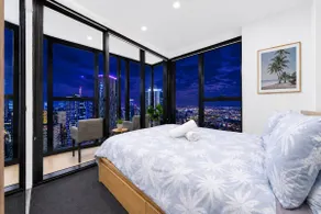 61F Luxury Melb CBD 3BR.2Bath. 8Pax. Free 2Carpark - Image 4