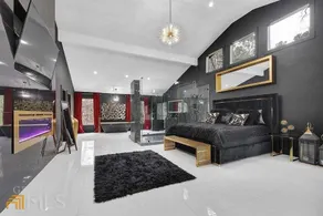 Immaculate Atlanta Home w/Pool & Theater - Image 4
