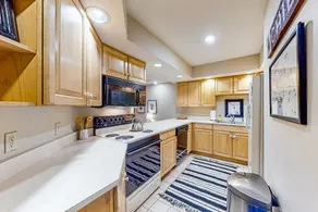 Renovated 2BR Ski In/Out Mountainview | Patio - Image 4