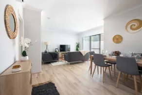 Modern Cozy spacious 3 bdrm 2bath,FREO,Parking,AC - Image 2