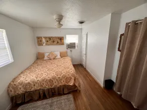 Cozy 2 bedroom home in a quiet neighborhood - Image 3