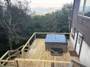 9BR/6BA Chalet at Snowshoe w/ hot tub Game Room Mountain-top Views On-Call Van - Image 3