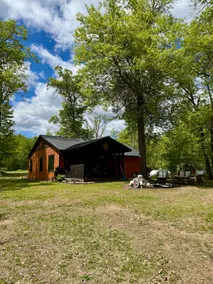 Cozy 2 bedroom cabin with fireplace, lake views, steps to sand bottom swimming  - Image 2
