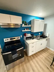 Stylish one bedroom apartment. Fully furnished. - Image 3