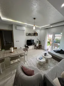 Lovely 2 Bed Apartment in Residential Unit + Pool - Image 3