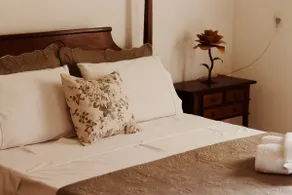 Cozy House: Garage, Backyard, Pet Friendly - Image 3