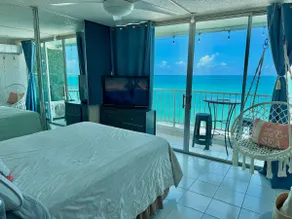 Playa Luna: Breathtaking Beachfront and City View - Image 2