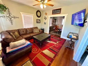 Centrally located home near the cruise terminal . - Image 2