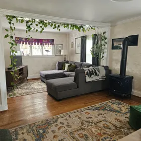 Spacious Private Guest Suite near Colgate - Image 5