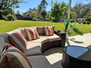 Westside Bungalow Wellness & Small Family Space - Image 2