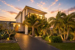 Beach House for 6 | Pool + Dogs + Steps to Beach - Image 4