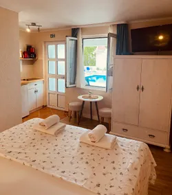 Warm and Joyful Room closeDubrovnik - Image 5