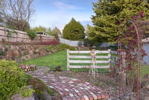 Rustic charm in the heart of spa country - Image 5