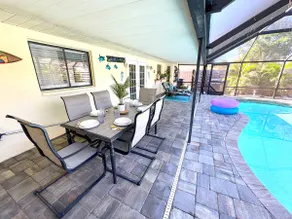 Relaxing Poolside- a Private Oasis -heated pool- 7min to beach-2 King beds - Image 5
