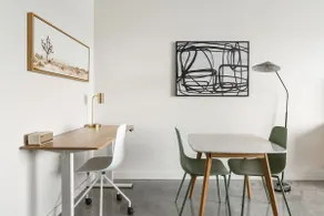 Lodgeur | King Studio Loft by METRORail | Midtown - Image 3