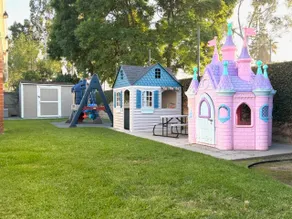 ❤ DISNEYLAND CLOSE-KING BEDS-GAME RM-SUPER CLEAN - Image 3