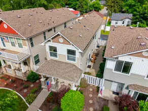 Lovely 3 Bedroom Home on Tree-Lined Government Way - Image 5