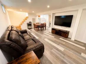 Cozy 2BR | Cross & Waterfalls Parks | Parking - Image 2