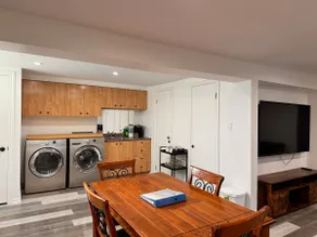 Cozy 2BR | Cross & Waterfalls Parks | Parking - Image 4