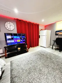 Staycation Studio Apartment: full kitchen, washroom, and Free  parking - Image 5