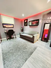 Staycation Studio Apartment: full kitchen, washroom, and Free  parking - Image 3