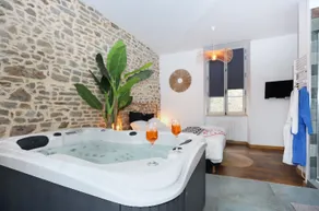 Sweet Dreams – Fougères Apartment with Jacuzzi - Image 2